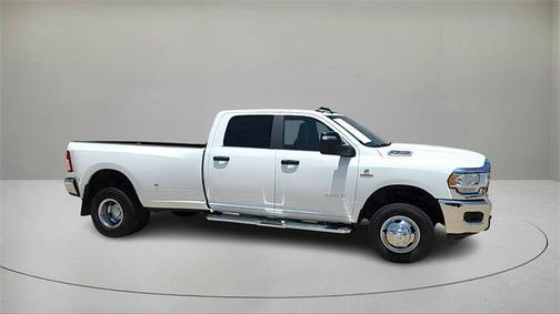 2024 RAM 3500 Big Horn Crew Cab 4x4 8' Box