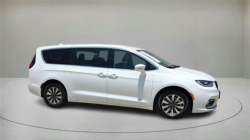 2022 Chrysler Pacifica Hybrid Touring L