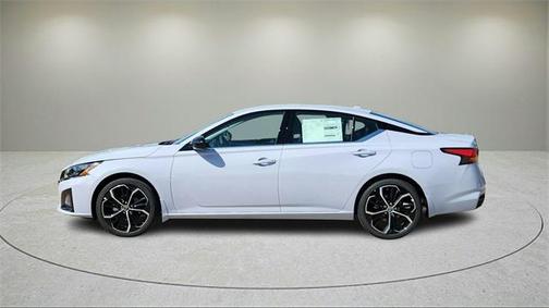 2025 Nissan Altima SR FWD