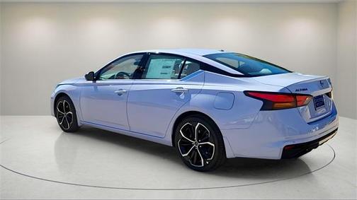 2025 Nissan Altima SR FWD