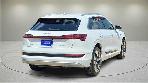 2022 Audi e-tron Premium Plus