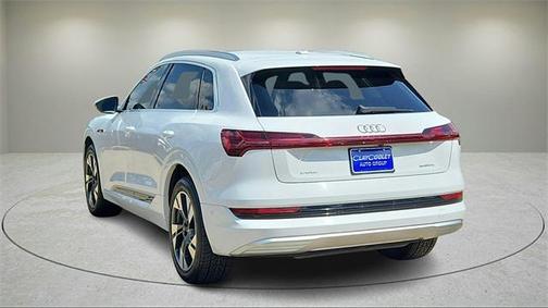 2022 Audi e-tron Premium Plus