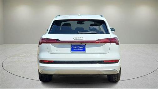 2022 Audi e-tron Premium Plus