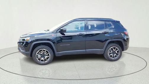 Diamond Black Crystal Pearlcoat 2024 Jeep Compass Trailhawk