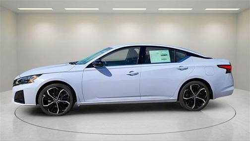 2025 Nissan Altima SR FWD