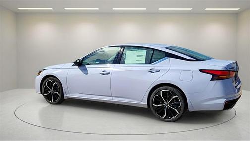 2025 Nissan Altima SR FWD