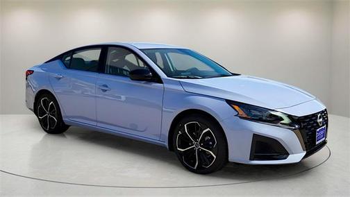 2025 Nissan Altima SR FWD
