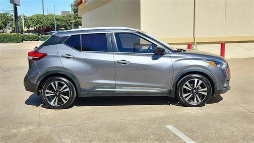 2020 Nissan Kicks SR