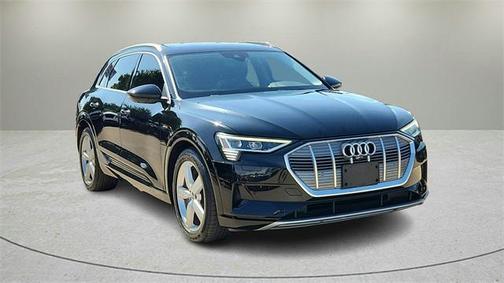 2019 Audi e-tron Premium Plus