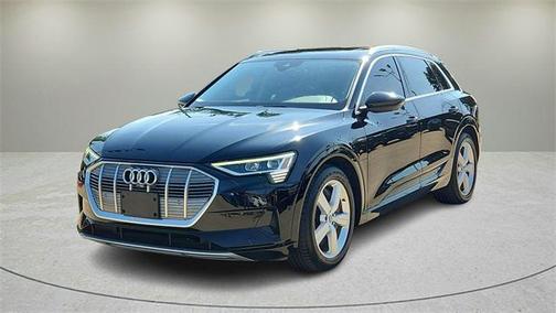 2019 Audi e-tron Premium Plus