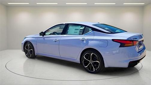 2025 Nissan Altima SR FWD