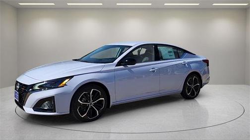 2025 Nissan Altima SR FWD