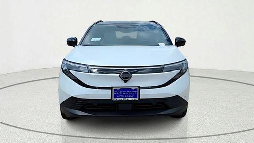 Everest White Pearl Tricoat/Black 2026 Nissan Leaf PLATINUM+