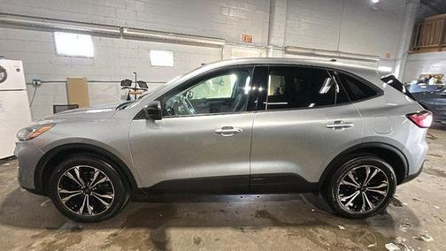 Silver Metallic 2022 Ford Escape SE