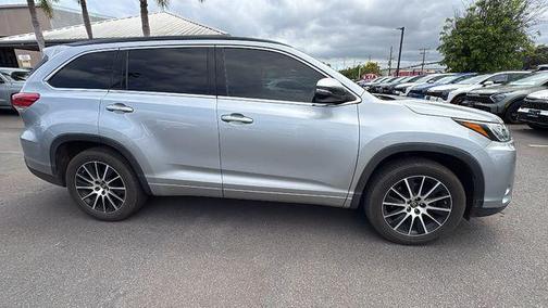 Celestial Silver Metallic 2018 Toyota Highlander
