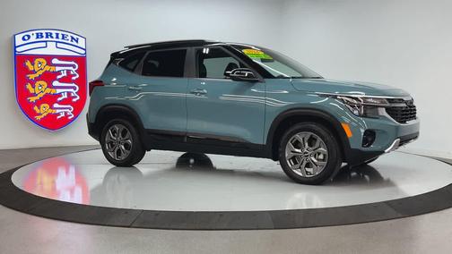 Pluton Blue/Black Roof 2024 Kia Seltos S