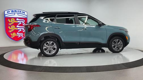 Pluton Blue/Black Roof 2024 Kia Seltos S