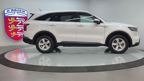 Glacial White Pearl 2022 Kia Sorento LX