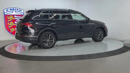 Deep Black Pearl 2022 Volkswagen Tiguan 2.0T SE 4MOTION