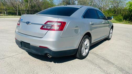 Oxford White 2018 Ford Taurus SE
