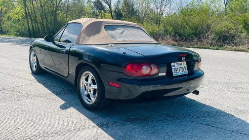 Black 2002 Mazda MX-5 Miata SE