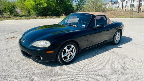 Black 2002 Mazda MX-5 Miata SE