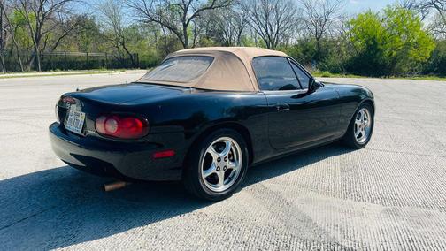 Black 2002 Mazda MX-5 Miata SE