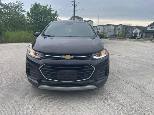 Mosaic Black Metallic 2021 Chevrolet Trax LT