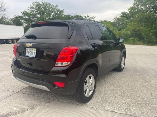 Mosaic Black Metallic 2021 Chevrolet Trax LT