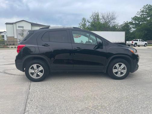 Mosaic Black Metallic 2021 Chevrolet Trax LT