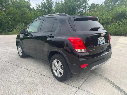 Mosaic Black Metallic 2021 Chevrolet Trax LT