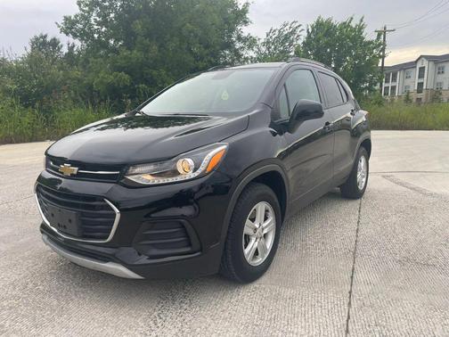 Mosaic Black Metallic 2021 Chevrolet Trax LT