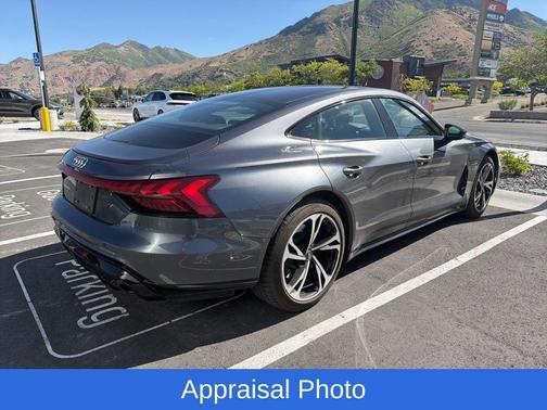 Daytona Gray Pearl Effect 2022 Audi e-tron GT Premium Plus