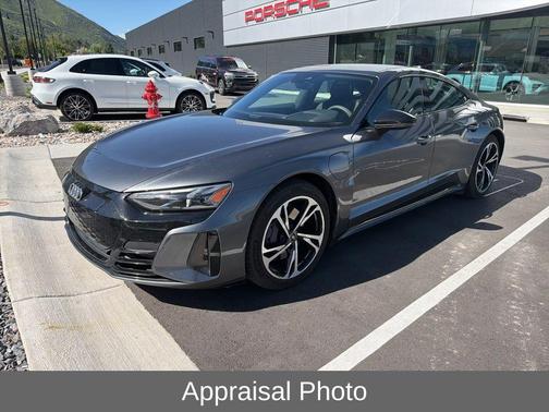 Daytona Gray Pearl Effect 2022 Audi e-tron GT Premium Plus