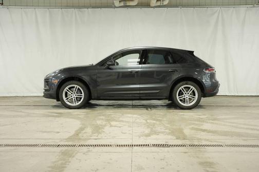 2022 Porsche Macan Base