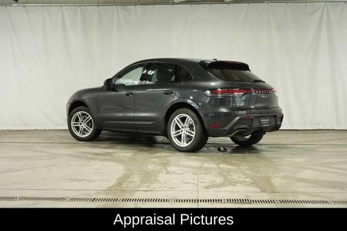 2022 Porsche Macan Base