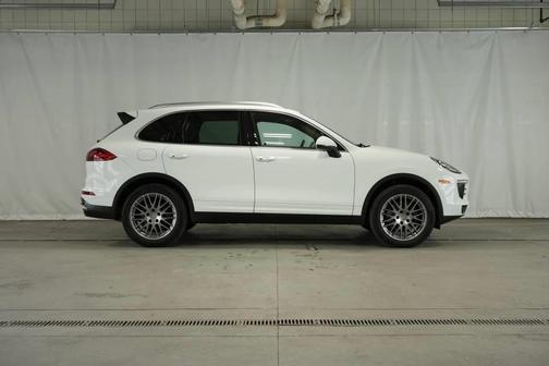 2016 Porsche Cayenne Base
