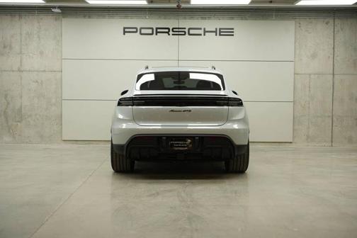 Ice Grey Metallic 2026 Porsche Macan GTS