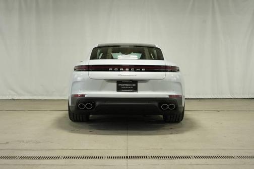 2025 Porsche Panamera 4
