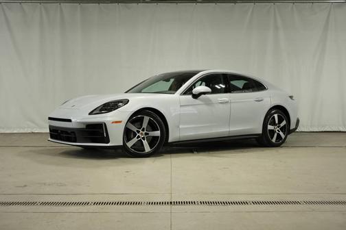 2025 Porsche Panamera 4