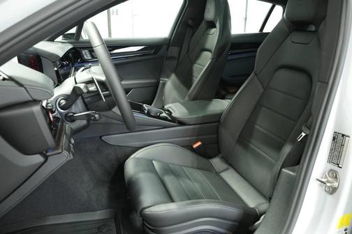 2025 Porsche Panamera 4