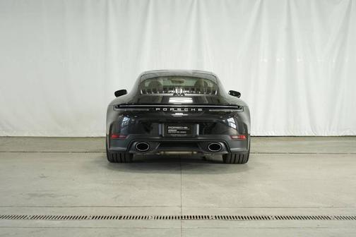 2025 Porsche 911 Carrera