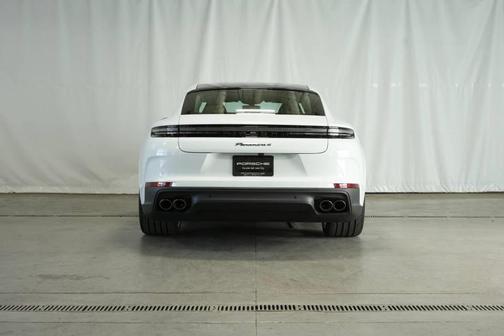 2025 Porsche Panamera 4