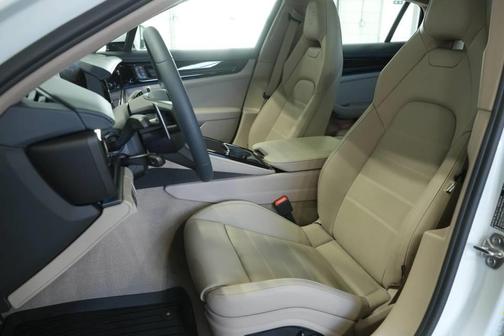 2025 Porsche Panamera 4