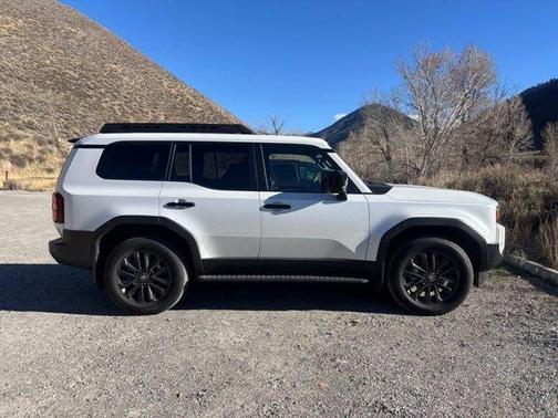 2024 Toyota Land Cruiser 