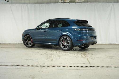 2025 Porsche Cayenne GTS