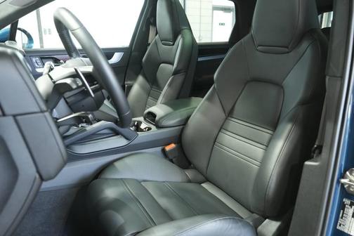 2025 Porsche Cayenne GTS