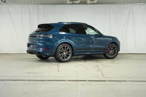 2025 Porsche Cayenne GTS