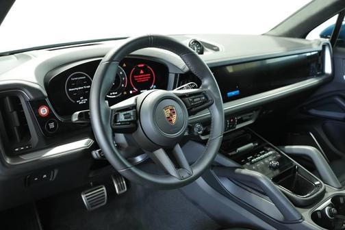 2025 Porsche Cayenne GTS