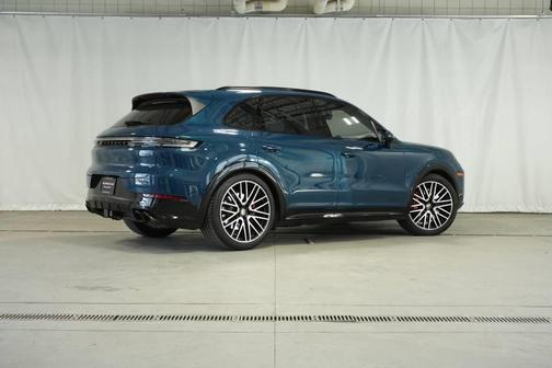 2025 Porsche Cayenne GTS